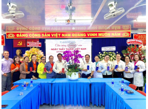 BAN GIÁM ĐỐC CÔNG TY CỔ PHẦN GIÁO DỤC GNP TỔ CHỨC THĂM, CHÚC MỪNG CÁC CƠ SỞ Y TẾ NHÂN NGÀY THẦY THUỐC VIỆT NAM (27/02)