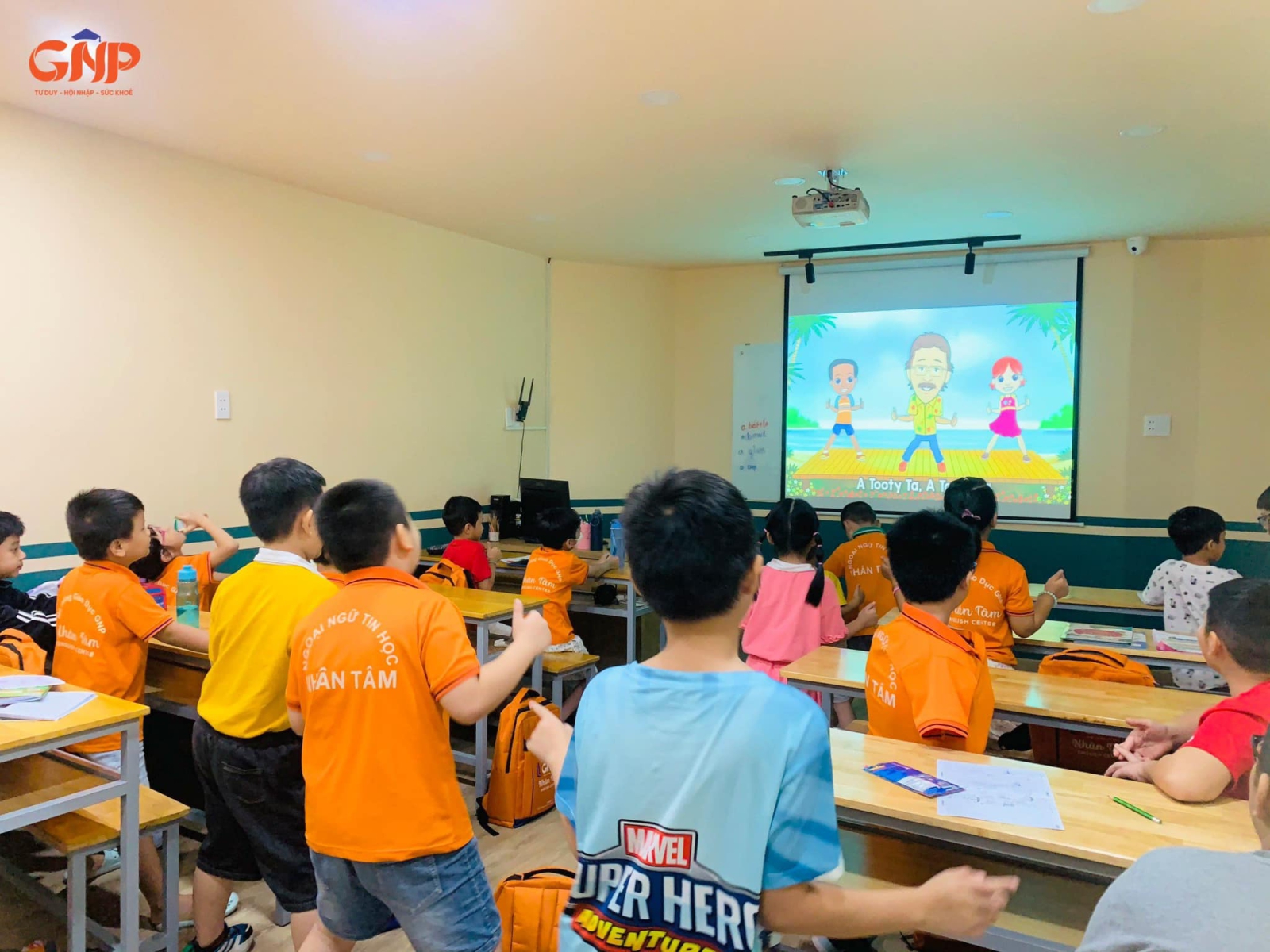 Trang bị cho học viên nền tảng Anh ngữ vững chắc, thế giới quan rộng mở, niềm say mê
học hỏi không ngừng và sẵn sàng khơi mở những giá trị toàn cầu ngay từ bước khởi đầu.